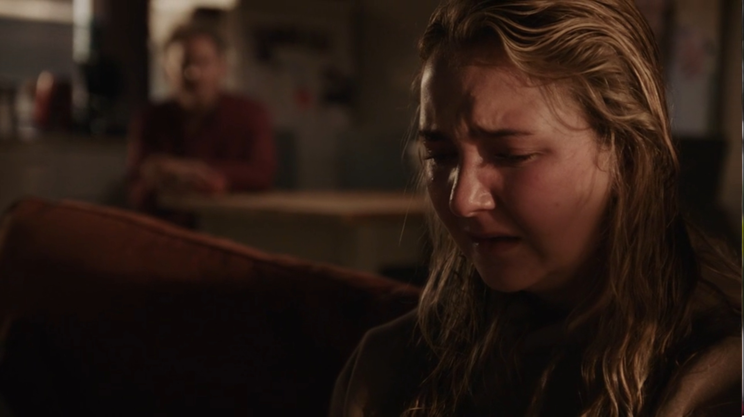 Julian houdt Demi scherp in de gaten